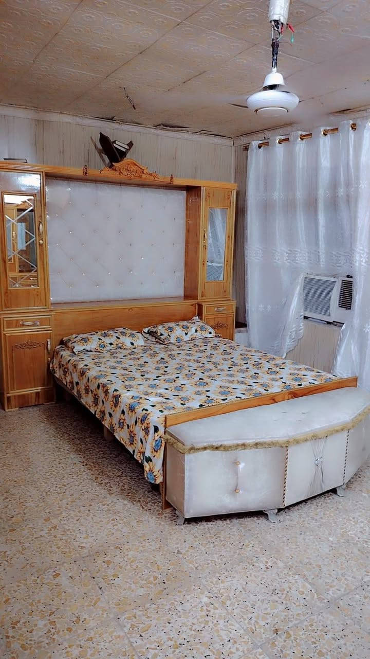 السلام عليكم عندي غرفه صاج اصلي للبيع ٨٥٠ وبيها مجال ***********
