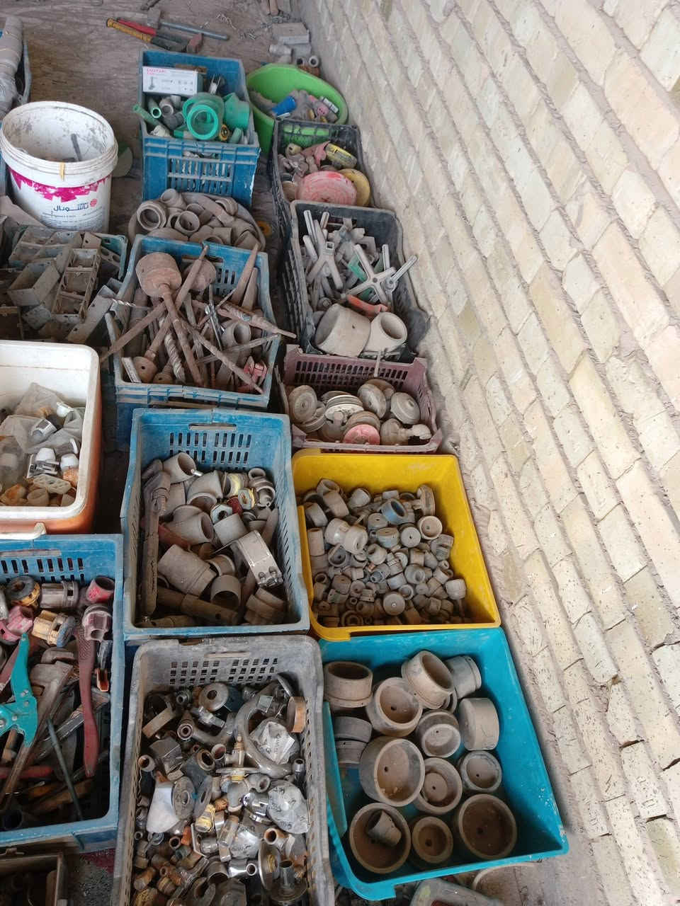 غراض للبيع ليريد يتصل ***********
