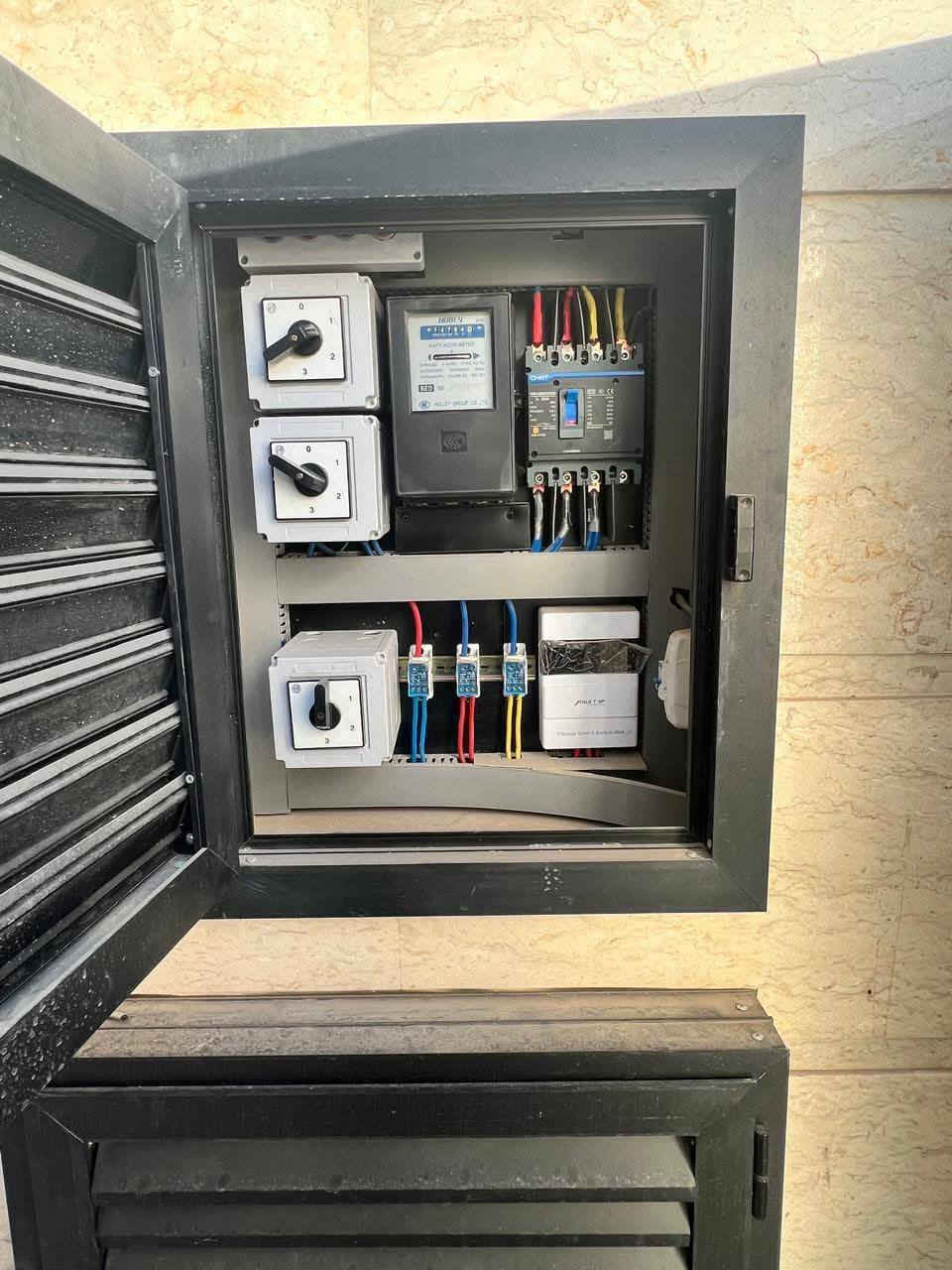 دار للبيع المساحه ٢١٠ متر. واجه ٧نزال٣٠ 
عدد الغرف ٥ نوم
٤ خدمات
صاله ومطبخ حديقه وكراج 
 واجه مرمر ارضيه مرمر
بناء ٢٠٢٥  البيت بعده جديد ما مسكون العامريه محله ٦٣٦ 
للاستفسار اتصال مكتب المرعاوي ***********احمدالمرعاوي
