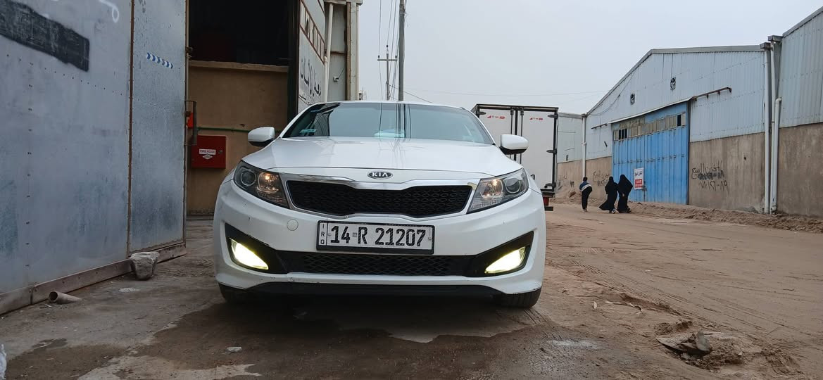 السلام عليكم  k5 للبيع وارد كوري محرك ٢٠٠٠ مجفت شغل درجة اولى ، رقم بصرة انكليزي بأسمي  شرط التحويل . تبريد ثلج بيها قطعتين صبغ باب وجاملغ فقط بيها طخه خفيفه كلش بالحوض مال الصندوك والباقي كفاله السيارة جاهزة وما ناقصه اي شي ونصبته كلش حلوه  السعر ١٠٥ وبيها مجال ان شاء الله 
*********** متوفر واتساب ايضاً البصرة, العراق
