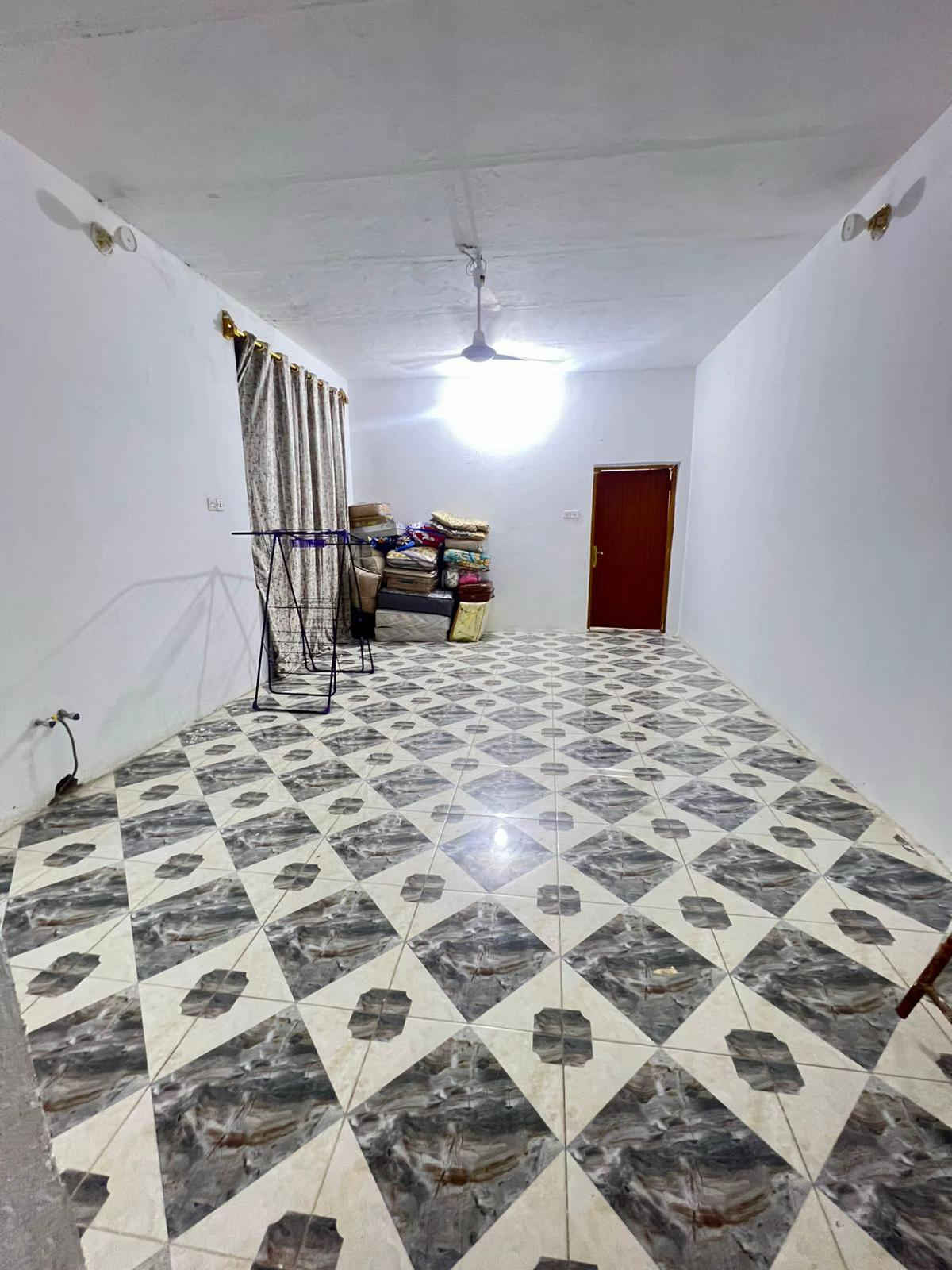 بيت للبيع طابو حي الحسين الجديد شارع الناظم فرع مخبز  الرسول  المساحة 150 م  الطابق الاول استقبال ومطبخ وصاله وغرفة وصحيات داخليه وخارجيه طابقين الطابق الثاني مبني غرفة وصاله وصحيت فقط ***********
