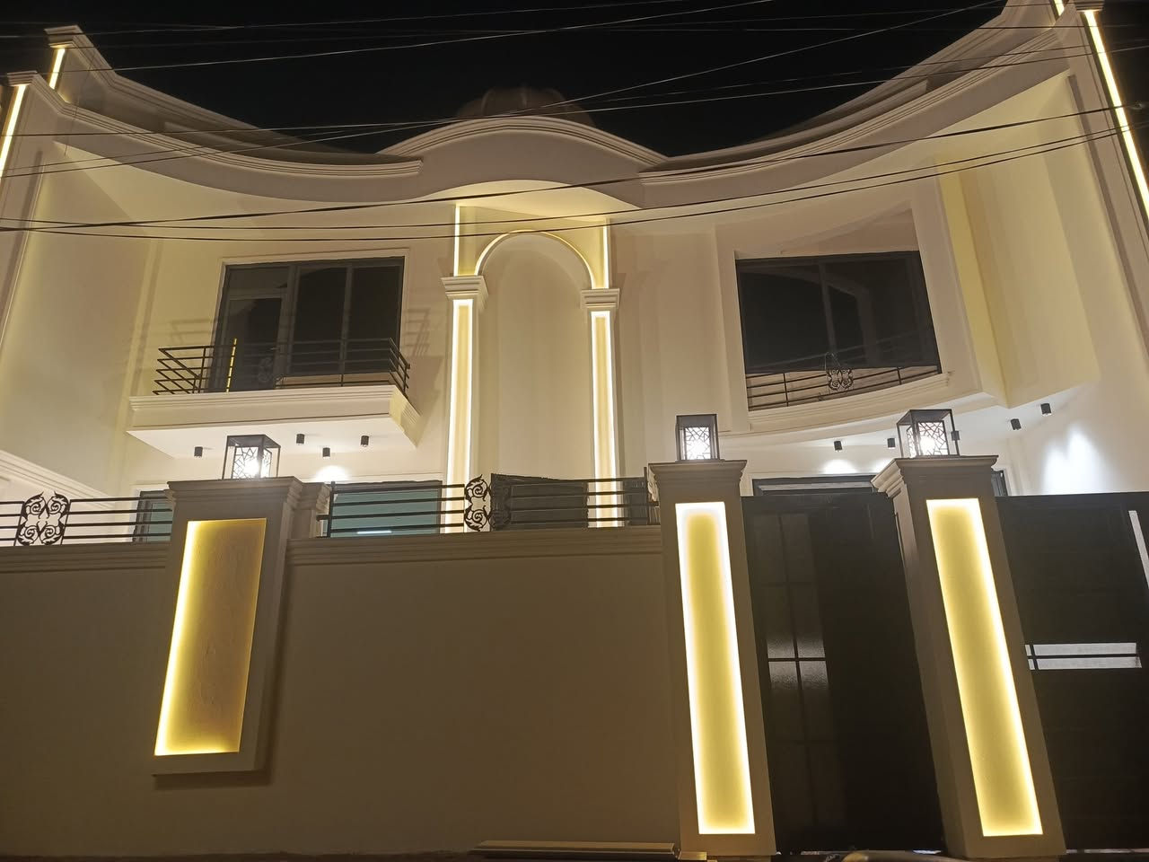 السلام عليكم اخوك عبود الصباغ شغلي مثل ما مواضح صباغ شبابيك وأبواب واجهات داخل خارج وشرط ستلام مهندس واني بل خدمه رقم الهاتف *********** @للجميع
