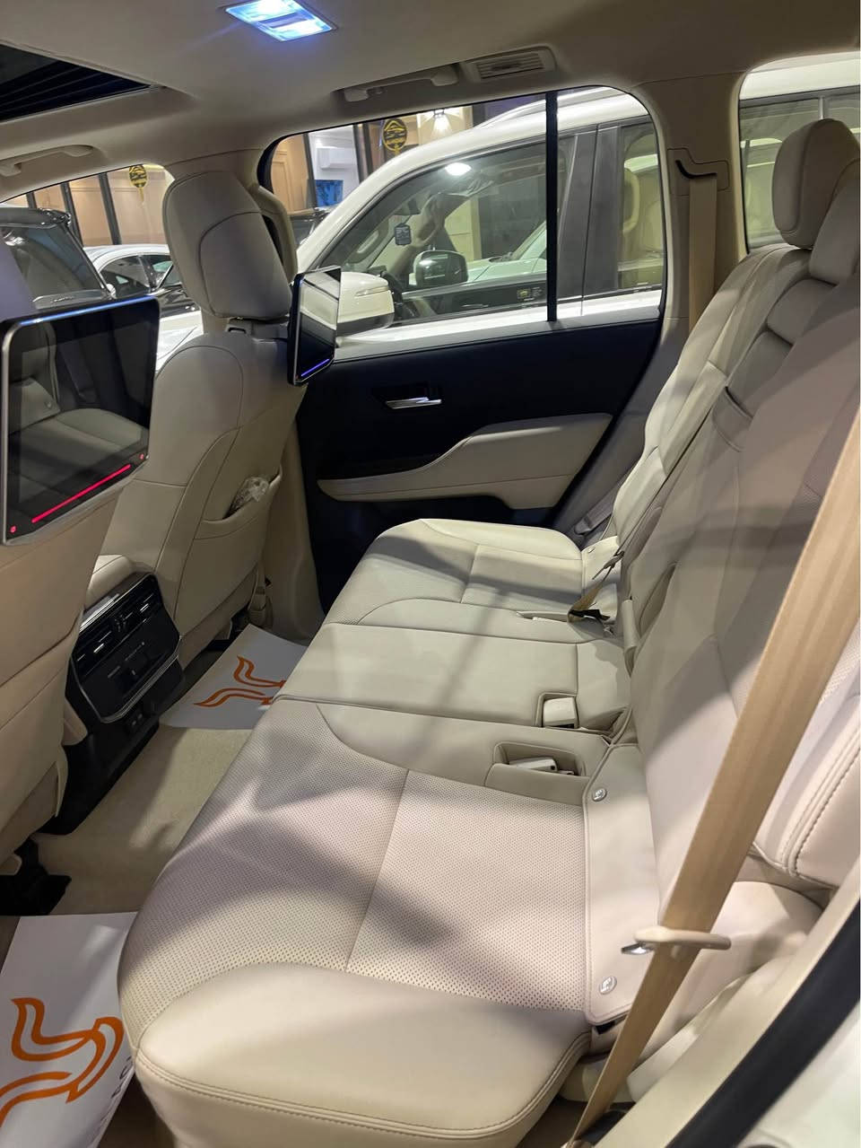 للبيع او مراوس 

تيوتا لاندكروز 2023لمتد SAS 

رقم بغداد انكليزي 

وكالت SAS

كامرات 5

بصمات 5

عداد الكسافه 44km 

كشنات كهرباء 

كشن تبريد 

العنوان معارض النهضه 

الهاتف ***********عبدالله حسين الكرادي 
ترهم بيع او مراوس حسب الاتفاق 
سيارة بيها فقط بيدي ار بسيط باب الصدر بغداد, العراق
