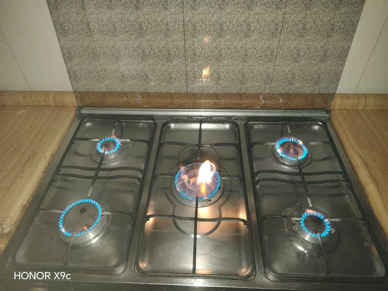 السلام عليكم طباخ للبيع فريش مصري  اصلي
السعر 225 وبي مجال
المكان :الدوانيه
رقم: ***********
