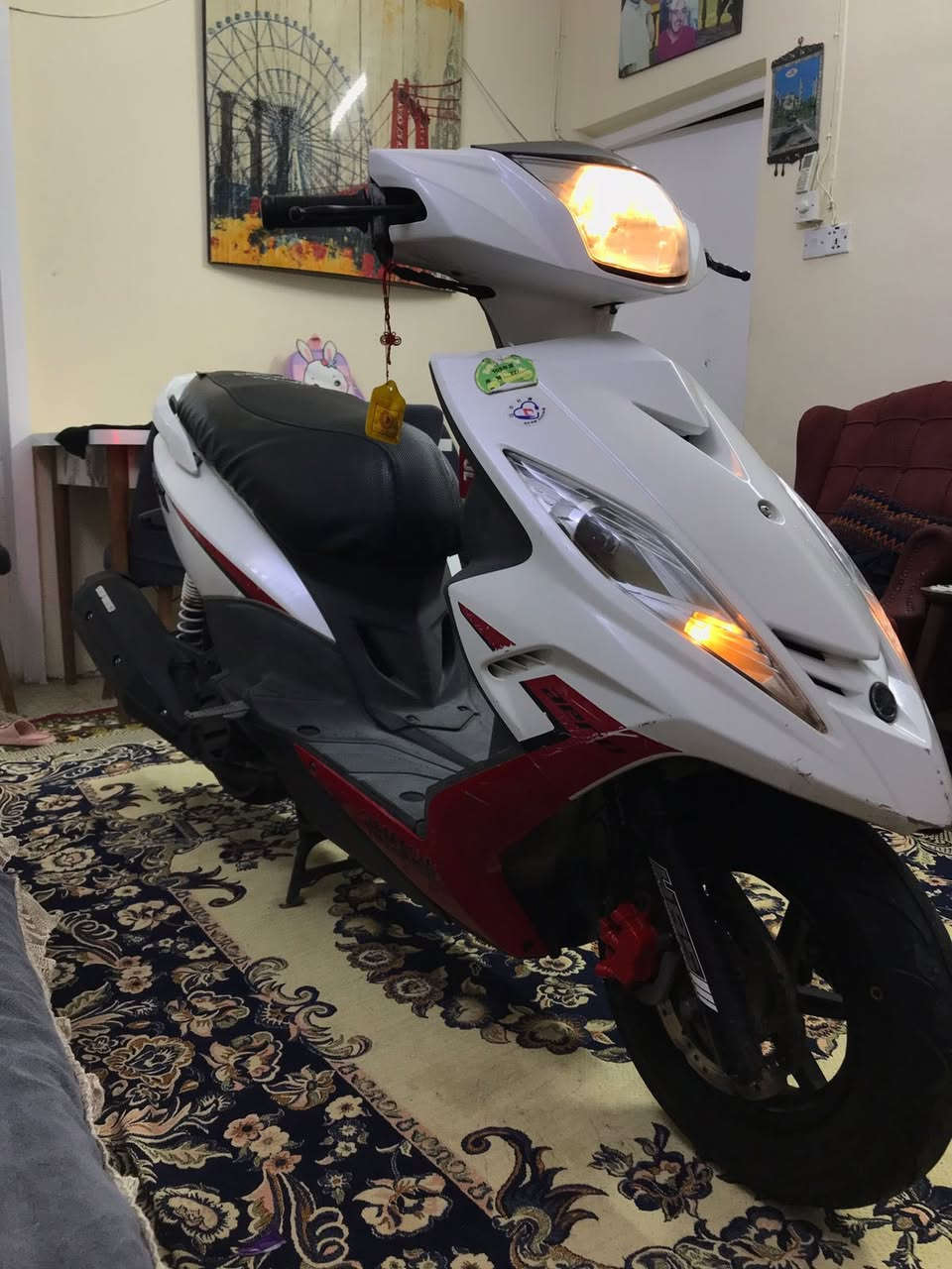 سلام عليكم جيتي ار جديده مصار شهرين من نازله من رمبه دراجه كفاله عامه اوراق كلشي كامل السعر مليون و 150 مكاني بغداد البلديات الهاتف ***********
