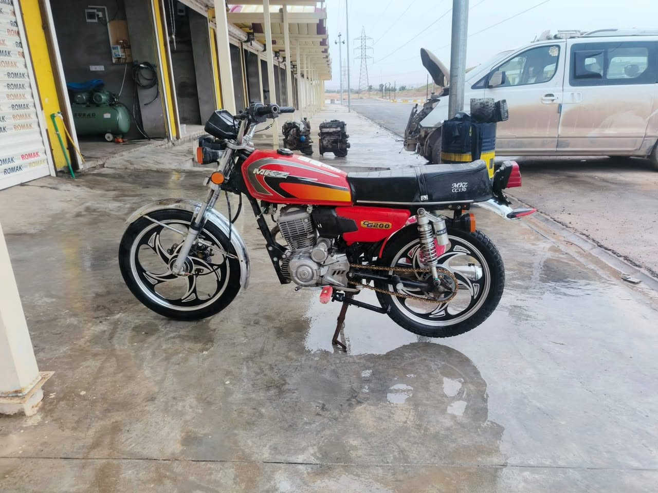 سلام عليكم بيع او مراوس  دراجه مكز متين محرك وحشي200يجي ضاغطع وزنجير موديل 1997مسجله2021دراجه خير من الله صوط ناعم سلف كهربأياته كله شغاله عنوان خانقين رقم ***********
