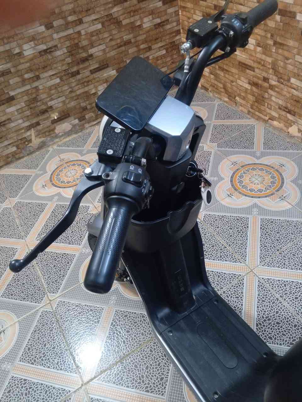 سلام عليكم بسكل شحن البيع R9
ستعمال شهرين بطريات جداد قبل 15يوم من شديتهن 
كامل معدات وسعره 700وبيه مجال قليل تصال علا رقم 
***********
