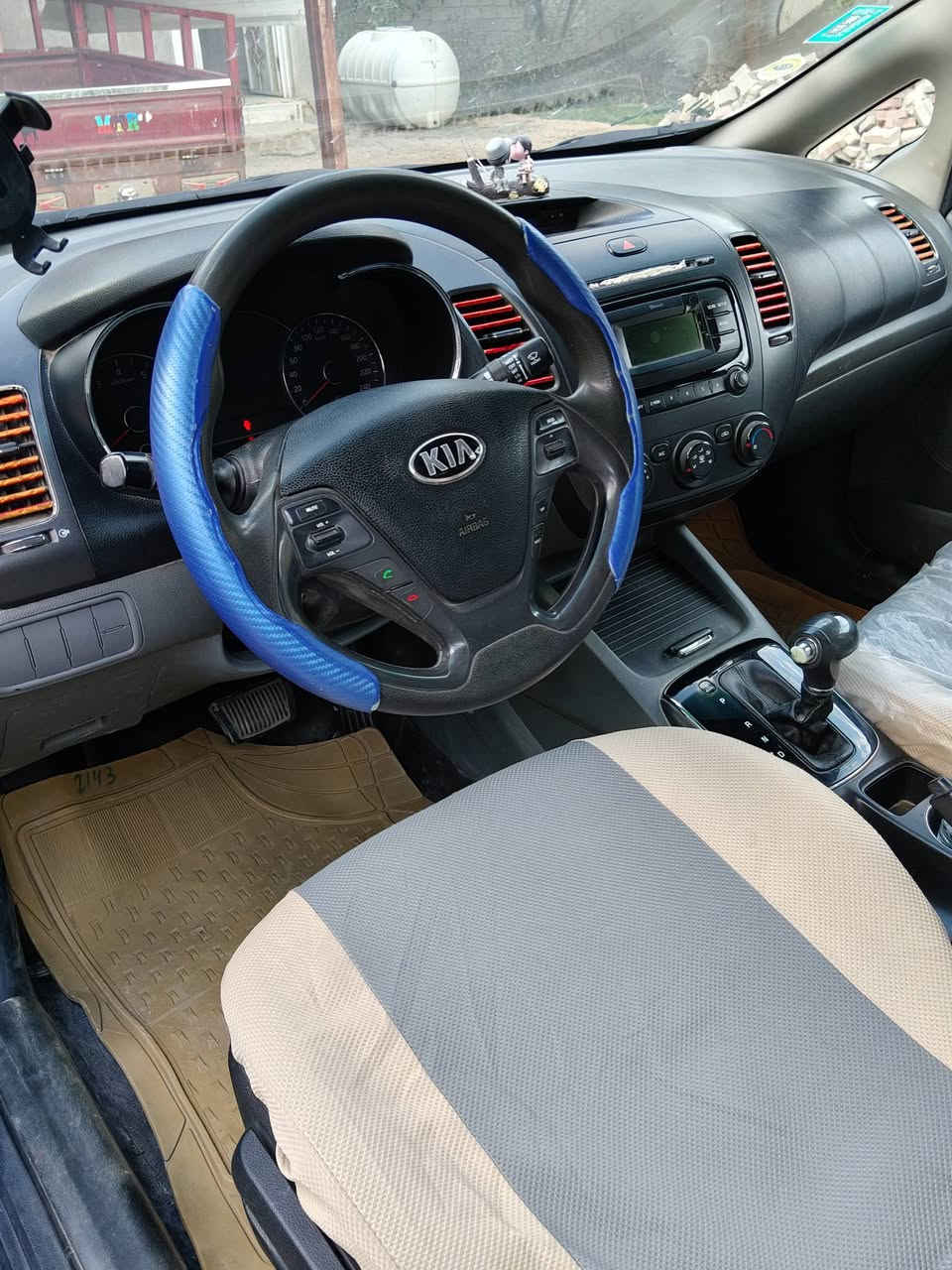 سيراتو مديل 17
بيه تجه ع جهت السائق بدون تكم  قمارته تعديل بدون دواخل ورش جهت السائق بدون فتح وتبديل ولا حار بيه كير تبريد حداديه كله كفاله مكينه١٦٠٠ مامفتوحه ماشيه ٢٠٨ موصفات نص فول السعر ١٠٢ وبيه مجال *********** مكان سياره رميثه مراوس عادي
