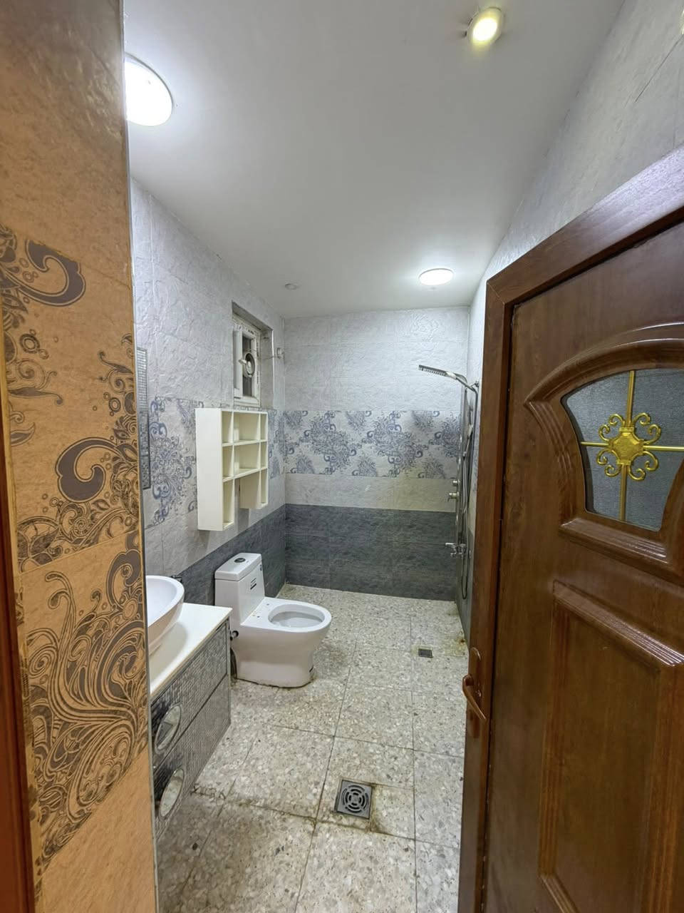 🏡 بيت للإيجار في زيونة / 716
🔹 يحتوي على:
✅ 3 غرف نوم
✅ صالة واسعة
✅ مطبخ مؤثث
✅ 2 حمام
✅ سبالت جاهزة

📍 موقع مميز ومناسب للعائلة

📞 للتواصل والاستفسار (واتساب فقط):
***********
