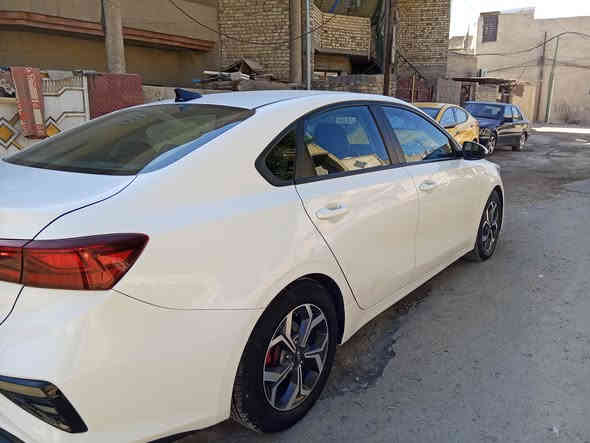 السلام عليكم كيه فورتي مديل 2019واردامريكي صور الحادث وسونار منشور السيارة جديدة  وجاهز مكينة وكير وحداديه وصدر وتبريد وتخم تاير مكفولات مكينة 2000دوش ماشيه65الف  رقم اربيل جديدة بسمي كيرAT العنوان بغداد الامين الثاني رقم ***********السعر125وبي مجال شي بسيط
