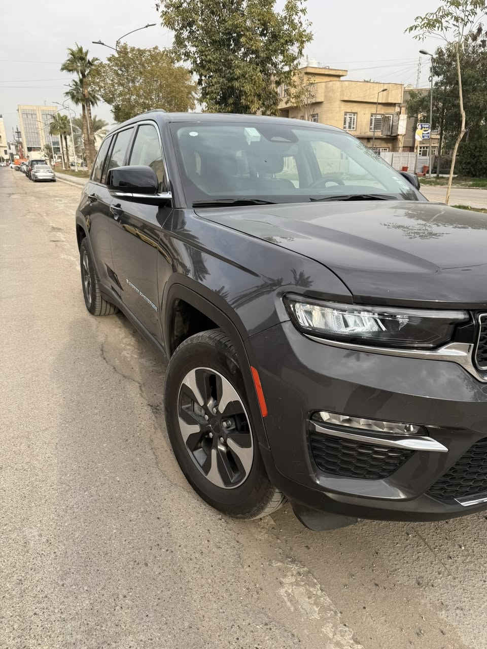 السلام عليكم جيب شيروكي اللون فيلي هايبردوكهرباء شاحنه بلاديه بالصندوك موجوده  ٢٠٢٤ ماشيه حاليا ١٣ الف ميل جديده جدااااا فول شاشتين بالدشبول حادثها موضح بالصور السعر ٣١٥ الاتصال *********** ابو مصطفى بغداد اليرموك
