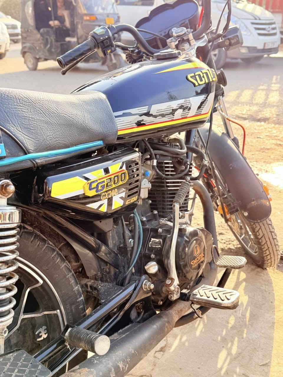 السلام عليكم 
دراجه للبيع نوع الدراجه (سيفان سونك الاصلي )بلاديه
موديل 2025 محرك 200 اوراق 
السعر 900 وبيهه مجال بصيط 
مكان القاسم 
الرقم ***********
