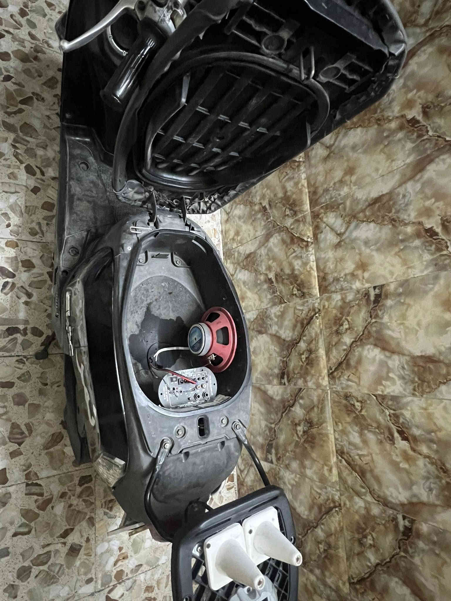 سلام عليكم الدراجه للبيع ماكس بوليس الدراجه مجفته 1 و مبدل كلجات امامي و خلفي سعره 700 و بيه مجال قليل منطقتي العبيدي شارع 20 الرقم ***********
