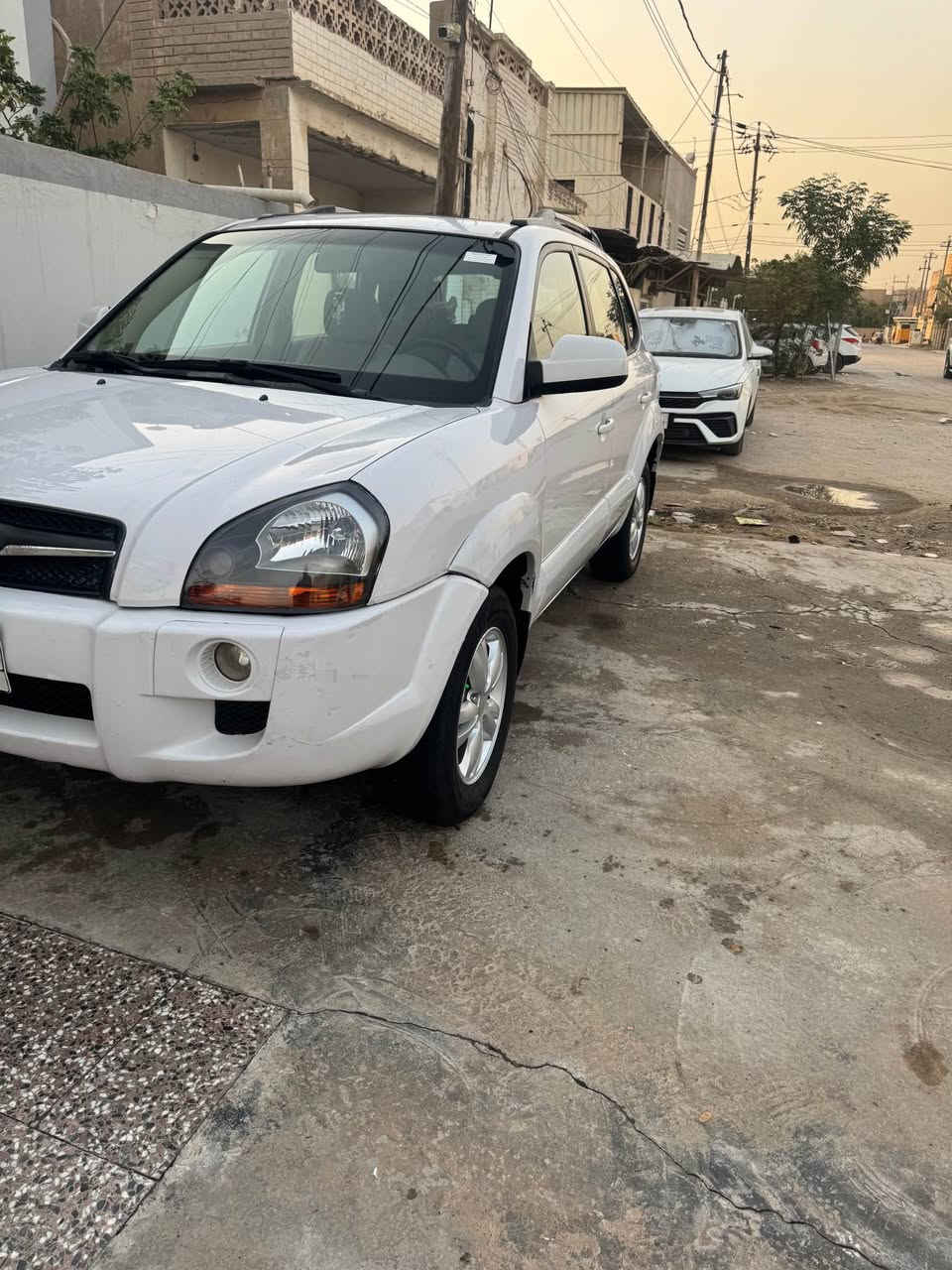 السلام عليكم توسان موديل 2009 رقم بابل السياره فول موصفات فور ويل مكفوله من الصبغ والضربه والتبديل كير مكينه حداديه خير من الله تخم تاير مكينه 2700 ب119 او بيه مجال بسيط *********** مكان السياره حله حلة, بابل
