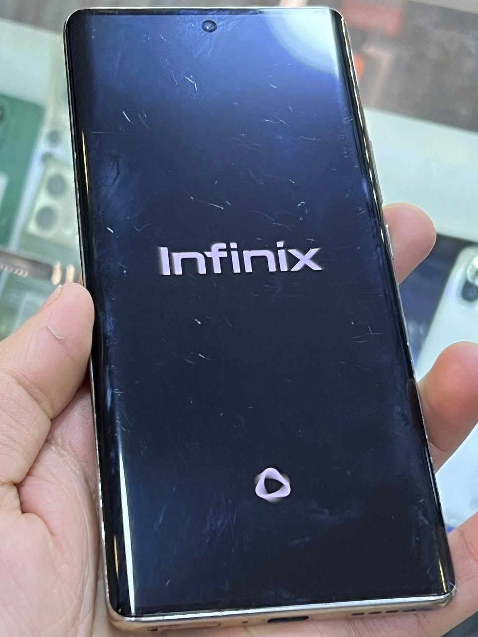 السلام عليكم انفنكس نوت 40 ذاكره 256 عشوايه 8 الجهاز قفل 175 الف عنوان بغداد المشتل شارع الجامع ***********
