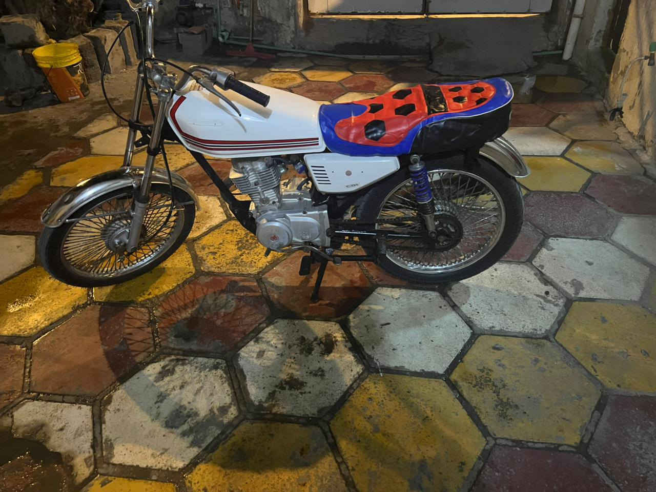 دراجه البيع موديل 18مكانه القبله ***********
