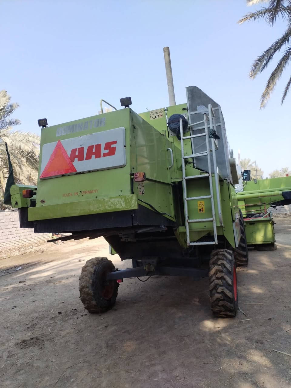 السلام عليكم حاصده كلاص 2003 للبيع مكفوله كفاله عامه تجي وتشوف وتكلب بيدك لمن تقنع مكاني ديوانيه قضاء الشاميه الاستفسار اكثر الاتصال على الرقم ***********
