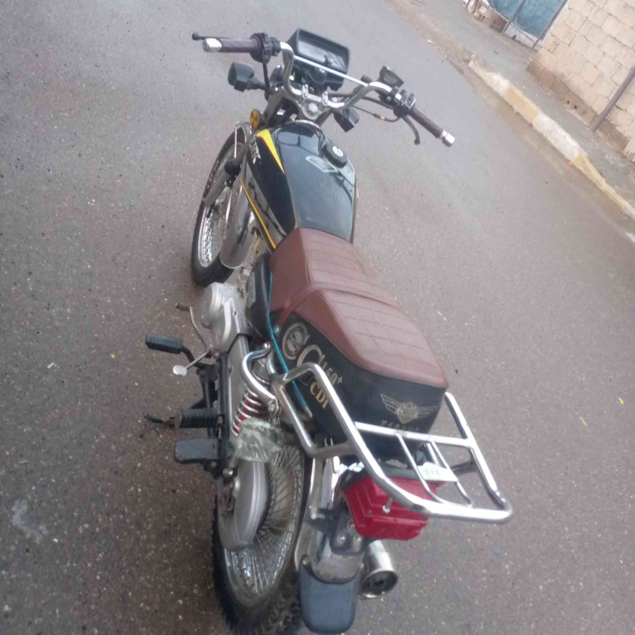 سونك موديل 23 أوراق ضايعه 

مكينة ناعمه شلعه معدل 

كهربائيات كلها شغاله 
بغداد الحسينيه ***********
450 بيه مجال
