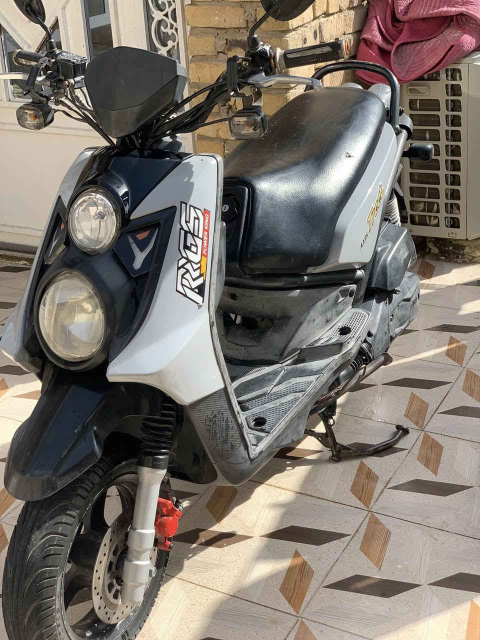 السلام عليكم دراجة للبيع مكفولة العنوان واسط نعمانية ***********
