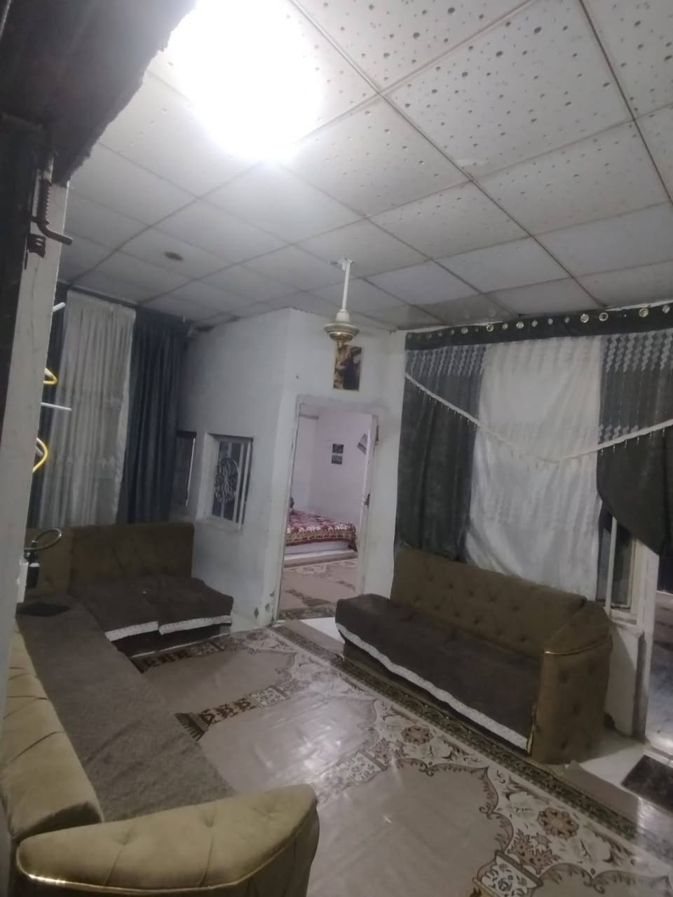 السلام عليكم 
منزل للبيع في منطقة كوت ثويني مقابل صناعية حمدان قريب الشارع العام 
نوع الارض : وقف سني 
المساحة: 150م 
عمر البناء : سنتين 
السعر : 55 مليون قابل للتفاوض 
للأستفسار اكثر : *********** البصرة, العراق
