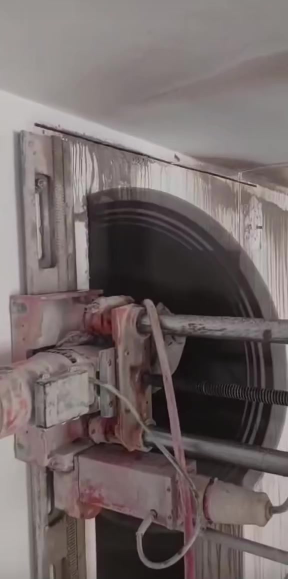 اللهم صلي على محمد وال محمد
جهاز لقص الصب الكونكريت 
#لعمل فتحات المصاعد 
#لعمل فتحات الدرج
#لعمل فتحات الدكتات 
#لعمل فتحات الشبابيك والأبواب 
#لعمل الجوينات في الصب 
#لعمل فتحات المجاري وتصريف مياه الأمطار 
#للاتصال ***********.  ابو علي
