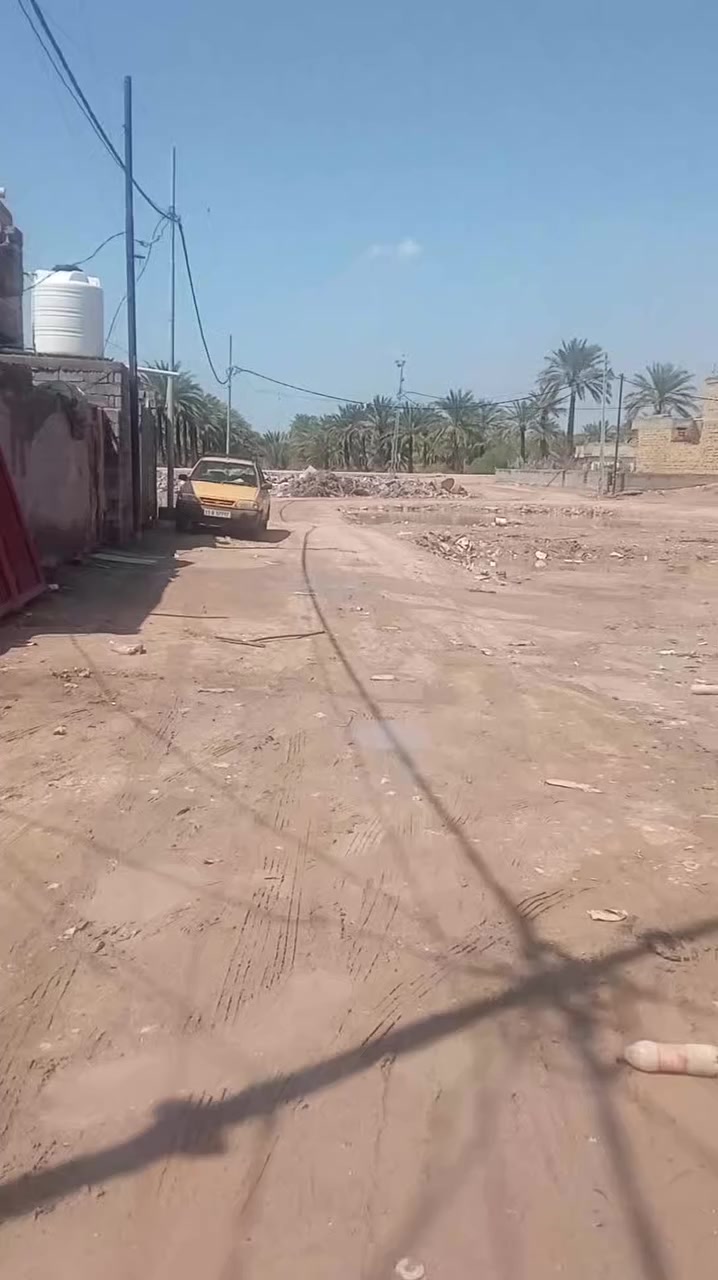 دار للبيع المساحه 100م العنوان طريق ياحسين مقابل مول أهل الخير خلف اسماك غرناطه السعر 14 وبي مجال ***********
