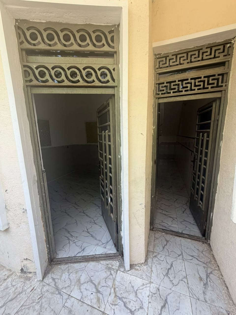 السلام عليكم دار للبيع 50متر حي المهندسين الشعب مدخلين زراعي السعر 70وبي مجال***********
