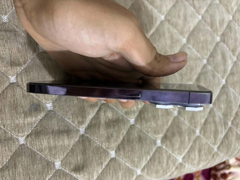 السلام عليكم 
آيفون 14 برو فقط برو 
بي مسج شاشة
باتري 78
ظهر مبدل و بي شخوط بالشاصي 
السعر 500 و بي مجال 
بعقوبة المفرك 
***********واتس أب
