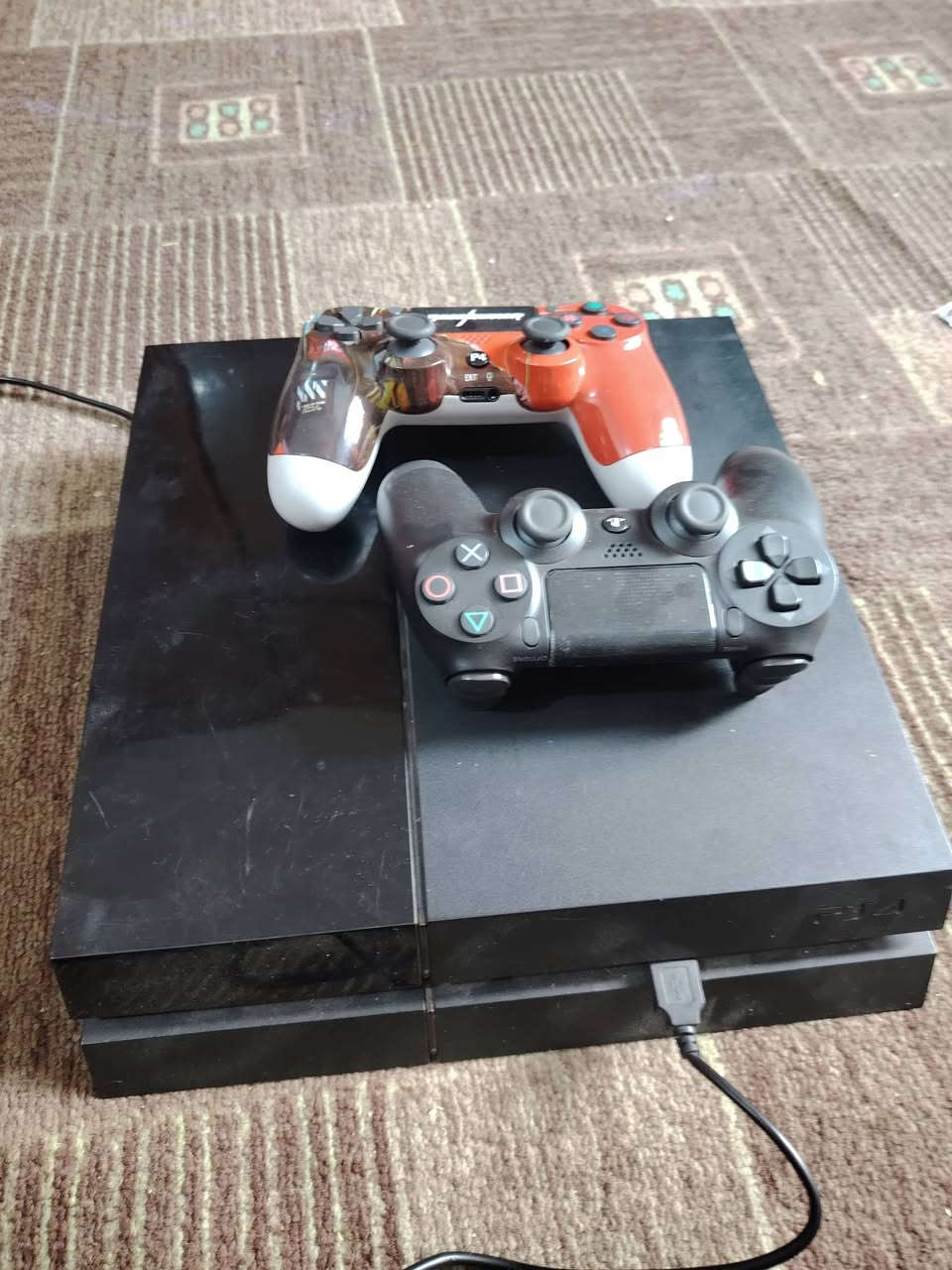 السلام عليكم بلي ستيشن4 مهكر بي ٣ لعبات مكاني كوت لشاراي بي خير ويدلل هذه رقمي *********** ولخاص مفتوح
