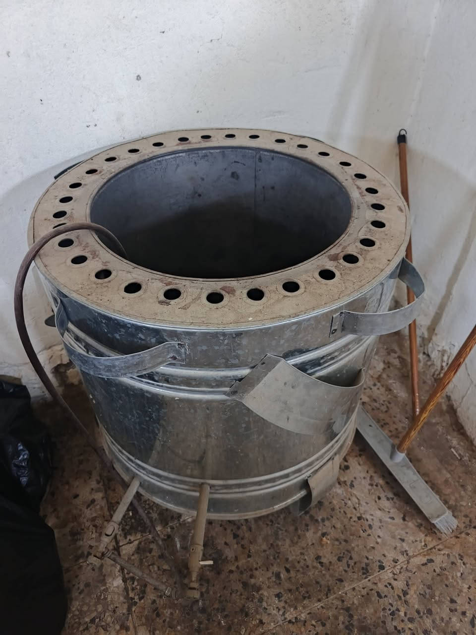 السلام عليكم
ثلاجه شرط الشغل 
مبرده حديد نضيفه شغاله
تنور غاز جاهز شغال بس شهر واحد 
المبرده الداخليه عطلانه 
شراي تعال خاص وبيك خير وتدلل واسعار مناسبه


**إذا كنت صاحب هذا الإعلان وتريد حذفه لأي سبب، رجاءا أرسل رسالة إلى الدعم الفني**