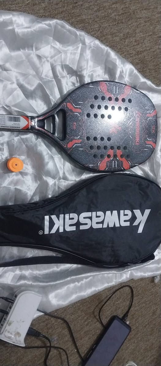 مضرب تنس شاطئي من نوع Kawasaki Master M12.     المادة: مصنوع من ألياف الكربون 12K. 
خل سعرك وبالعافية


**إذا كنت صاحب هذا الإعلان وتريد حذفه لأي سبب، رجاءا أرسل رسالة إلى الدعم الفني**