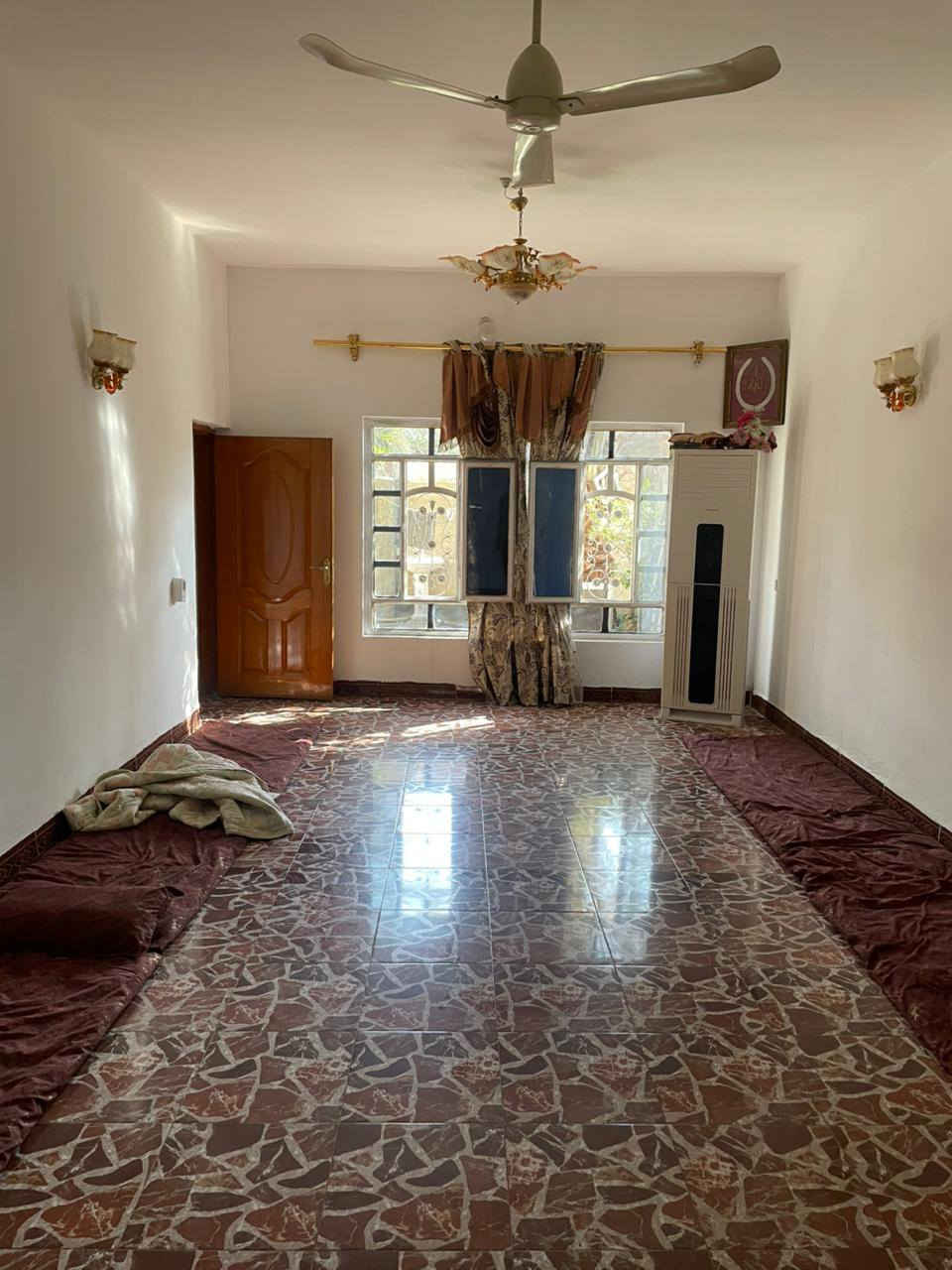 السلام عليكم 🌹
بيت للبيع المساحة 300 م طابقين حيث يتكون من أربعة غرف نوم واستقبال وهول وصالة ومطبخ وصحيات وكراج يكون موقعه في منطقة حي الأملاك خلف فرن ابو ريتاج الفرع الثاني للاستفسار اكثر ماعليك سوى مراسلة الصفحة أو الاتصال على الأرقام التالية 
***********
***********
