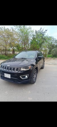 للبيع جيب كومبارس 2018 فول مواصفات بنوراما وكشن جلد ابيض ملكي اربع قطع...