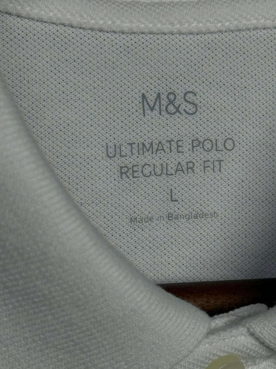 M & S 
تيشيرت ياخة من الماركة الانكليزية ماركس اند سبينسر 
لون ابيض ناصع 
ستايل انيق مناسب للاستخدام اليومي 
خامة قطنية قابلة للتنفس 
قالب Regular Fit
بلد الصنع : بنغلادش 
القياس : L
عرض الصدر : 55 سم 
توصيل مجاني داخل بغداد وباقي محافظات العراق 🚚


**إذا كنت صاحب هذا الإعلان وتريد حذفه لأي سبب، رجاءا أرسل رسالة إلى الدعم الفني**