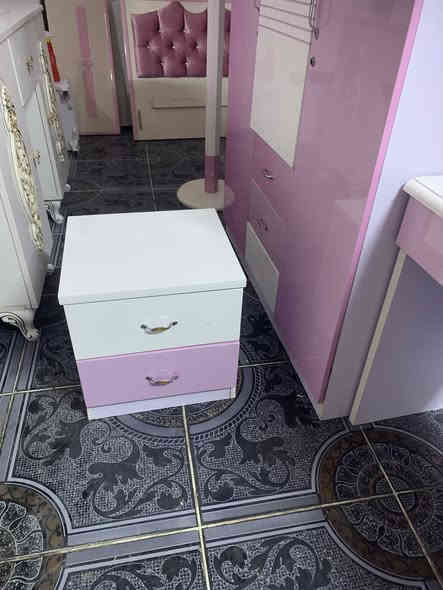 غرفه اطفال ٥ قطع نضيفه جدا السعر ٢٥٠ مكان الزهور ***********
