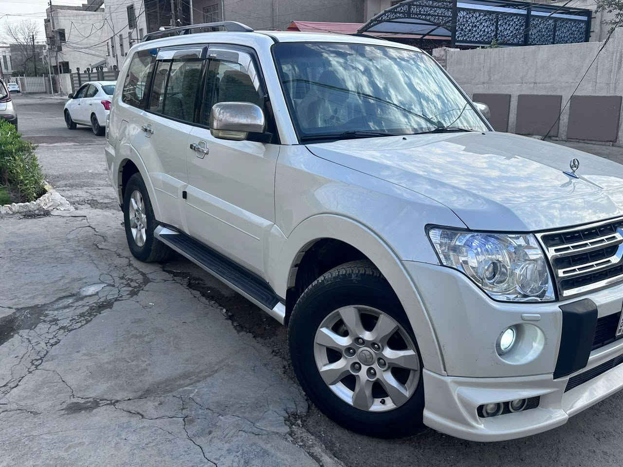 السلام عليكم باجير حبتور موديل 2010 فول مواصفات سياره مكفوله من تبديل بس قطعه صبغ سوناره مسويله سياره تعبان عليه على أيدي الله شاهد
1_مسوي اله طبه سياره

2_مسوي اله ادامه المحرك مفتوح من ولفات وبلكات ومجاول ونزلات وهم بدلت قايش تايم كيس دامه عامه حجم المحرك ٣٥٠٠ 

3_تبديل صدر امامي خلفي كامل

4_ تبدل زوج تأيرات قبل شهر

5_سياره بصمه تشغيل عن بعد بيه بصمات اثنين

6 _سياره ثلاث قطع تبريد كشنات جلد بيه سستم صوت

7_تبديل دهن الكير والفلتر 

8_بيه منضومه زنون شاده ٢٥٠ الف

9_مسوي تبريد اله بحيث مايفصل بل ازدحام تبريده كلش بارد 
10_مكان سياره بغداد المشتل
سعر سياره 140$ بيه مجال قليل كلش 
رقمي ***********
