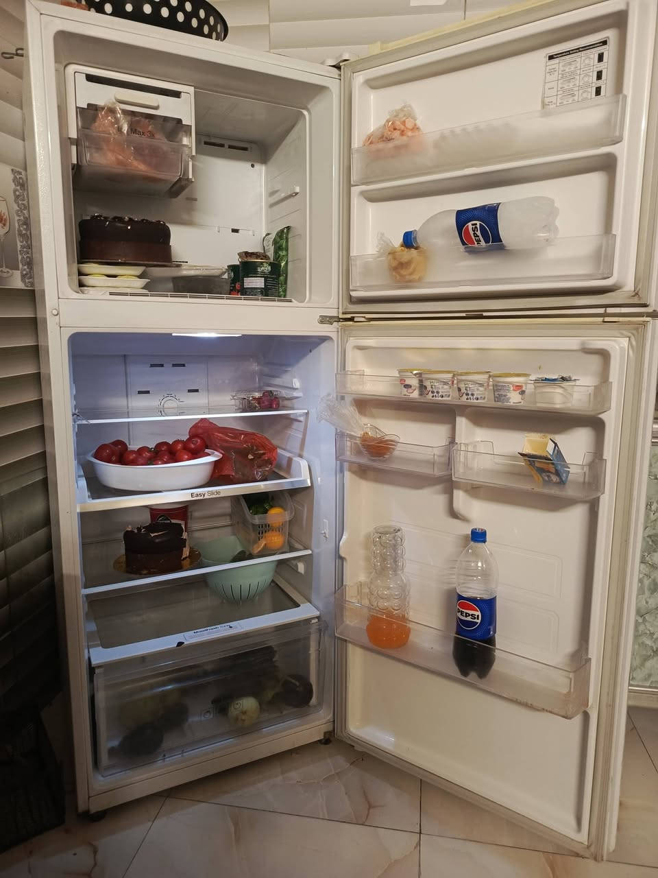السلام عليكم ثلاجة سامسونك 22قدم  نظيفة بخاخ   عنواني الدورة شارع60///////*********** بي واتس اب.
