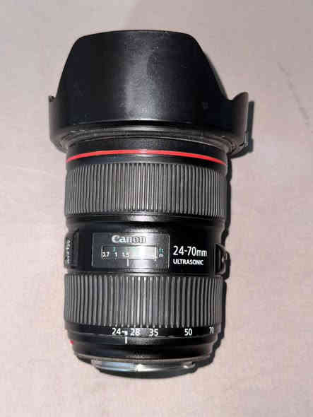 كانون r  للبيع فقط الفيوفندر مكسوره الجامه بس شغال مابي شي 3 بطاريات وياه او ادبتر 
عدسه 24.70 فتحه 2.8 الرنك الاحمر الاصدار الثاني السعر مليونين قفل ابيع كت كامل 
85 فتحه 1.4 سيكما ارت السعر 700 
***********
