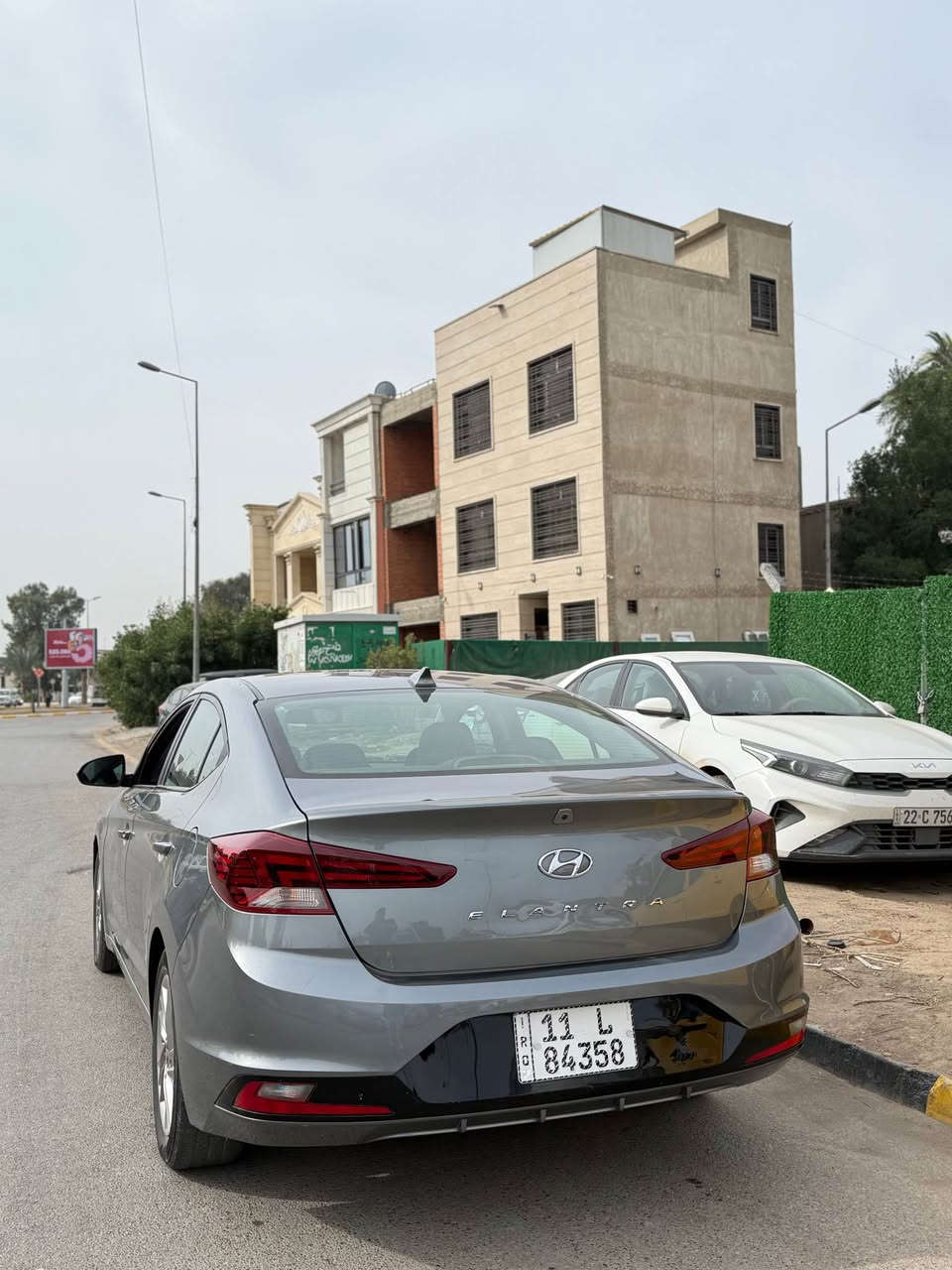 � هيونداي النترا 2019
📍 الممشى: 62ml
✨ الحالة: نظيفة جداً

المواصفات:

 • رادار
 • تحكمات من المقود
 • شاشة تدعم Apple CarPlay
 • كاميرا خلفية
 • مثبت سرعة
 • مكيف شغال ممتاز ❄️
 • صرفية بنزين ممتازة
 • السيارة على الشرط وجاهزة للاستخدام 
حادث جاملغ ايسر مصبوغ وباب السايق مصبوغ فقط بدون دواخل مكفوله ايرباك ستيرن فقط مكان السياره بغداد القادسيه او حي العدل
للتواصل *********** يوجد واتساب 
سعر ١٤٠$ وبيه مجال بسيط 
صور حادث عبر الواتساب شكراً بغداد, العراق
