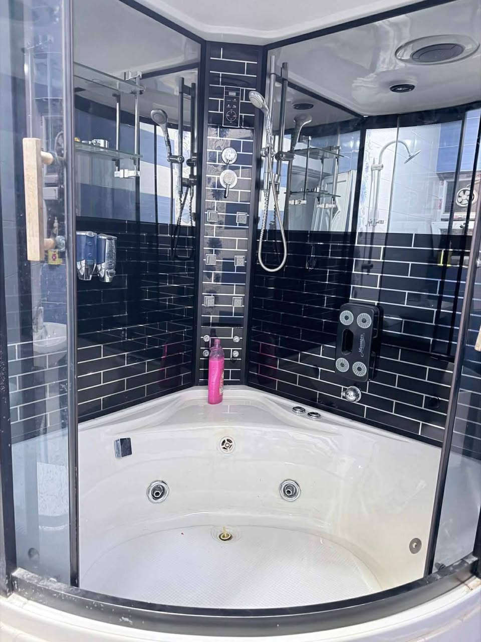 السلام عليكم
شاور وجاكوزي وكابينة وحمام كامل وبلوتوث وراديو سعره ٥٥٠


**إذا كنت صاحب هذا الإعلان وتريد حذفه لأي سبب، رجاءا أرسل رسالة إلى الدعم الفني**