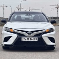 الـنوع : تويوتا✅ الفــئة : كامري TRD✅ اللـون : ابيض😍 سقف اسود  سعـة ال...