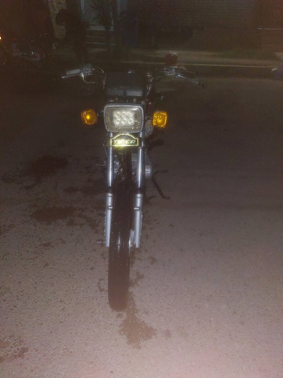 اربعه كير تايكر للبيع شلعه و معدل كهربائيات كلها شغاله كلك
بليته و رقم شاصي موجود اكاتبك 
مكاني كربلاء حي الحر السعر 420 و بيها مجال ***********
