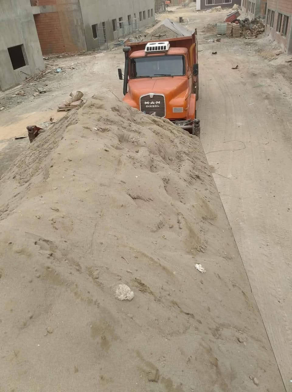 سلام عليكم متوفر زميج (حديقه +اشتايكر )درجئ اولا نضافه وحمل فول واصل لكل مناطق بغداد بسعر انسب/اتصال (***********) بيك خير وتدلل
