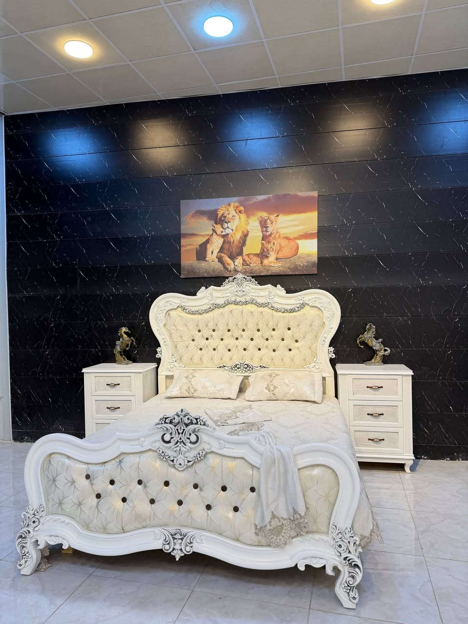 موديل (  السنديان ) اللون لون السنديان الطبيعي  

شركه المرتضى للاثاث العراقي تقدم  موديل نجاره عراقي والديكور والتصميم  مصري

ضمن وجبة الدرجة الاولى 

سعر التخفيض  3 ملايين و400  الف فقط

غرفة 6 ابواب طابقين ملحق

تتكون من 10 قطع

وجه الكنتور يكون  سنديان طبيعي 5 ملم
داخل الكنتور صاج  طبيعي 4ملم 

راس العالي والناصي زان مصري 
لف الابواب زان مصري

ظهر الكنتور جرجوبة براغي 

القاعدة الارضية للكنتور بلوك بورد

ارتفاع الكنتور مترين و63سم 

عرض الكنتور 3 مترات و50 سم

عرض الكنتور مع زاويه الملابس 4 امتار و70 سم

السرير طبقة بلوك بورد

السعر الحالي/ 3/400 الف معه  الشد  والنقل  كامل

خدمة الشد والتوصيل مجاناً لجميع محافظات العراق 

العنوان / بغداد الجديدة قرب البريد 

***********

***********
