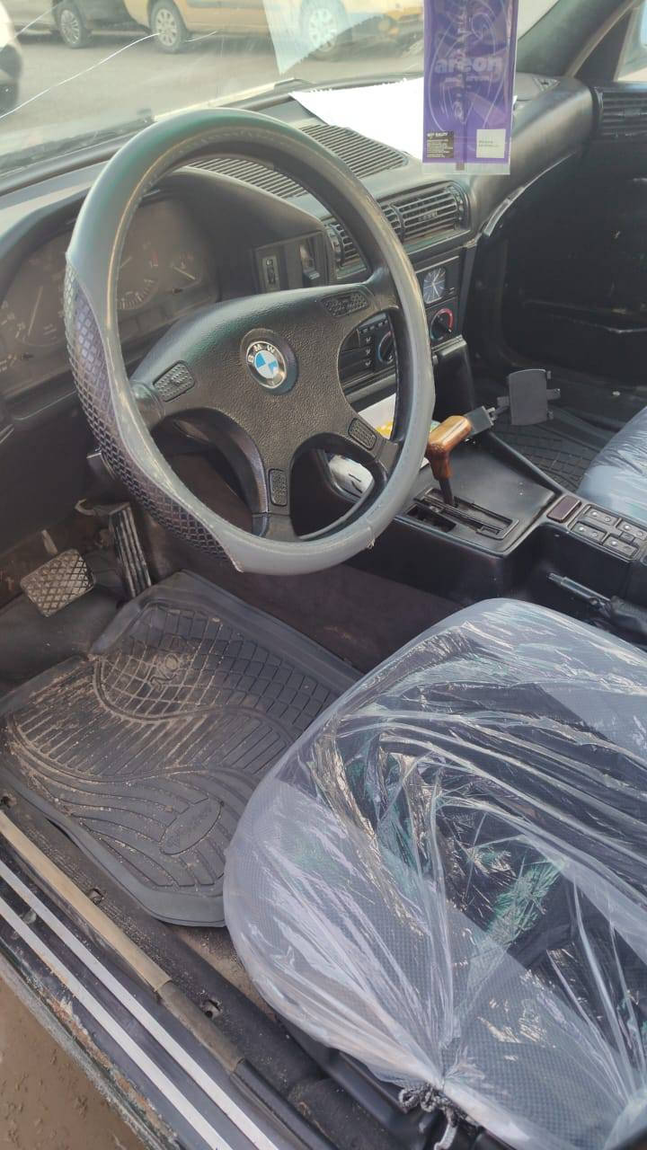 بي ام 525 موديل 91 مسكر فانوس مصبوغه بدون ضربه عدا الجاملغ الإمامي طخه بسيطه واضحه بالصور سنويه لل 27 بأسمي كير محرك تبريد كلهن تمام حداديه وغرفه نص عمر حجي مال رجال مدرس  يروح بيه ويجي يريد مراوس بسياره متعبه وينطي فرق شعدك 700 حلوه نزل ***********
