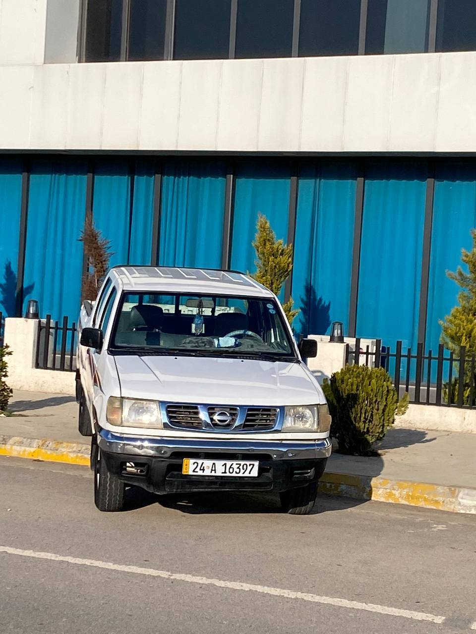 نیسان 2001 
تەبریت و پاوەر
سەیارەکە بێ بۆیاغە ڕەقەم و سەنەوی تا 2029 تازەیە
گێڕ و مەکینەی بەشەرت سەیارەکە ماڵی دۆستە زۆر پاک و جوان ماوەتەوە
0771 757 0690
0750 833 4526 رانية, السليمانية
