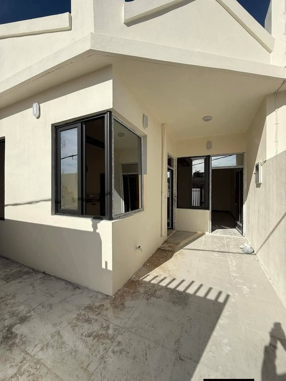 #أعلان (2951)

#دار #للبيع  🏠  بناء صفر موقع ممتاز فول نظام دكت على شارع عريض طابق واحد مربع
#نوع_الملك :-  طابو ملك صرف 
#المساحة :- دار  100 متر مربع على شارع 20
 
#الواجه :- دار 10 متر
#نوع #العقار :-  بأسم شخص واحد 
#محتويات :- دار غرفتين نوم +هول+استقبال+مطبخ+صحيات+درج خارجي
#الموقع :- حي الوحده قرب جامع الوحده

#السعر :-  دار 85 مليون بي مجال بي مؤجر 250الف
للإستفسار 
***********📞 ***********واتساب
نتشرف بزيارتكم ونستقبل كافة عروض التجاريه والسكنيه في كافة مناطق كركوك
