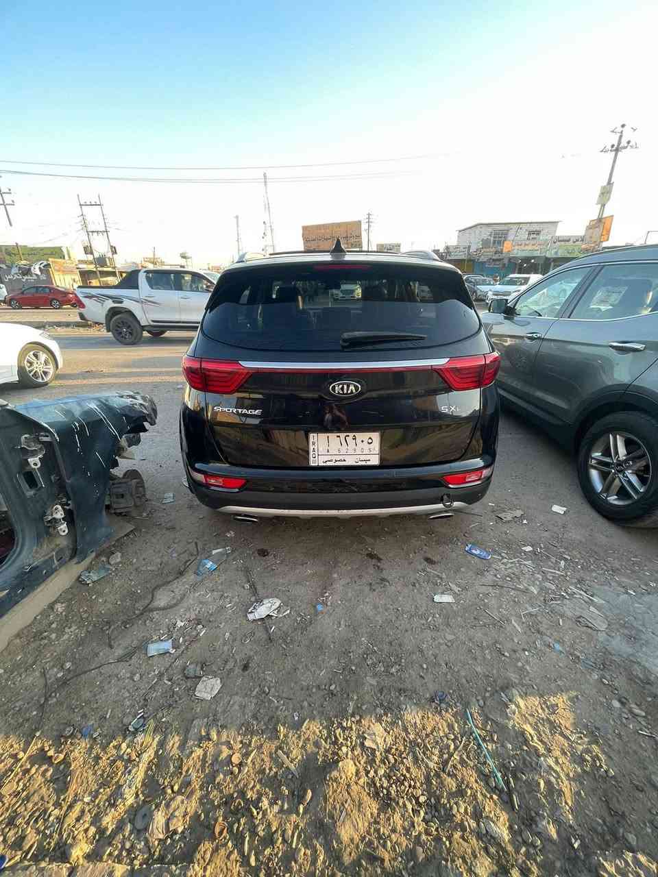 السلام عليكم كيه سبورتج 2017فول مواصفات 1/1 سياره نضيفه مامتعوبه مال بيت محرك 2400تيربو تي ذي اي ضربته جاملغ  الأمامي وموضح سياره حلوه ونضيفه احلا من الصور مكاني البصره شط العرب التنومه 
السعر 145بيهه مجال قليل 
***********
