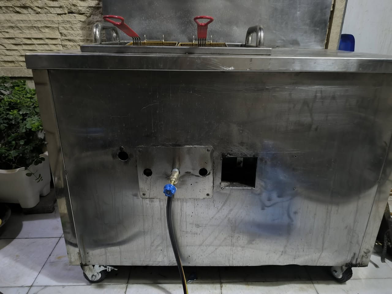 طباخ. متانة. قوية. تفيد. المطاعم المتنقلة والمواكب. جدا. مفيد. بيه. شروخ. جدا. قوية. تكدر. تنقله. من مكان ل. مكان بكل سهولة. وايضا. قلاية. جديدة


**إذا كنت صاحب هذا الإعلان وتريد حذفه لأي سبب، رجاءا أرسل رسالة إلى الدعم الفني**