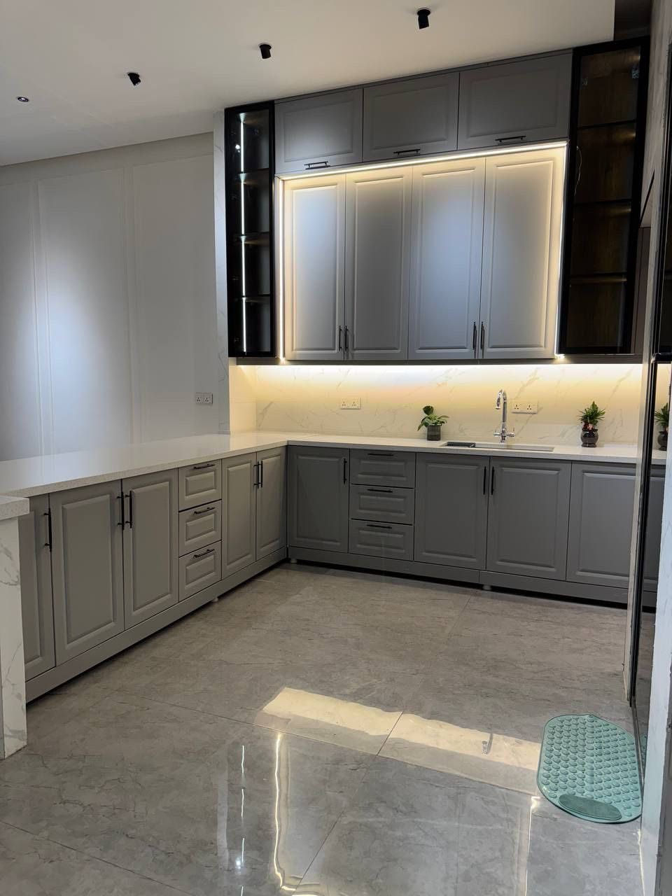 🔹 إذا تبحث عن كونتر يجمع بين القوة والجمال والسعر المناسب، فإن كونتر HDF هو الحل الأمثل، حيث يوفر ثبات عالي ومقاومة للخدوش، ويمنح مكانك مظهر جذاب ومنظم يناسب المحلات والمكاتب والمطابخ بصلابة  العزيزيه السياسين  مدرسة نون والقلم *********** ***********ممتازة
